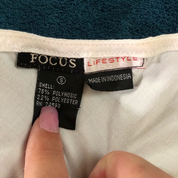 Sleeveless top - Picture 2 of 5